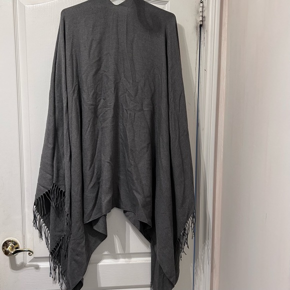 Dark grey mid length cape one size - Picture 2 of 6